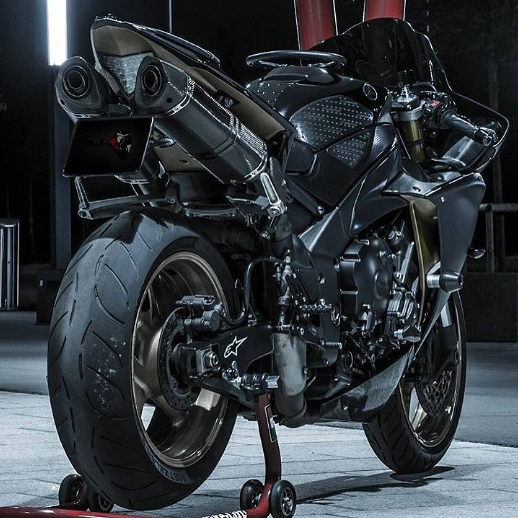 MoreMotorcycles's tweet photo. #Yamaha R1 https://t.co/0bziSEQYGu