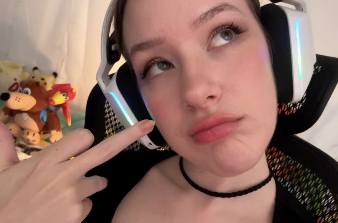 Sometimes when I’m losing a league game, instead of surrendering I just open my DMs which contain hundreds of men begging to send me money & I send them something like this so by the time the game is over I’m a few hundred dollars richer & it makes me feel better about losing LP https://t.co/A4kEeipZ8u
