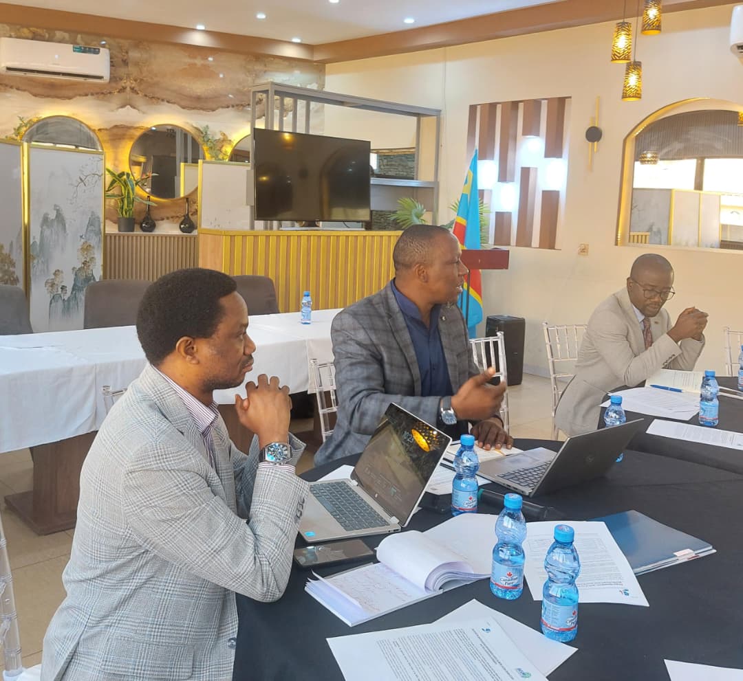 CorruptionTue's tweet photo. Afin de positionner ses priorités et faire avancer ses axes de plaidoyer, le #CNPAV organise à Lubumbashi, un dialogue stratégique réunissant partenaires techniques et financiers, missions diplomatiques et organisations de la société civile autour des défis de gouvernance du secteur minier congolais.

Les échanges porteront notamment sur :

- La lutte contre la corruption dans le secteur extractif ;
- La transparence et la redevabilité dans la gestion des ressources naturelles ;
- Les enjeux liés aux minerais critiques et aux partenariats stratégiques internationaux ;
- Les perspectives autour du dossier Sicomines ;
- Le renforcement des mécanismes de contrôle et de suivi des revenus miniers.

Pour que les ressources naturelles de la RDC profitent réellement à ses citoyens, la gouvernance doit être au cœur des priorités.

#CNPAV #DRCMiningWeek2026 #RDC #GouvernanceMinière #Transparence #Redevabilité #LutteContreLaCorruption #MineraisCritiques #Sicomines
