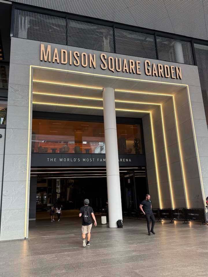 jeffersontours's tweet photo. The Knicks weren't the only ones living it up in New York last week!🏀🗽 

Our sold-out tour to The Big Apple 🍎 hit all the city's highlights...and we even got to sneak in a tour of Madison Square Garden before the New York Knicks made history there in the NBA Finals! 💫 https://t.co/k9wNIUuE3v