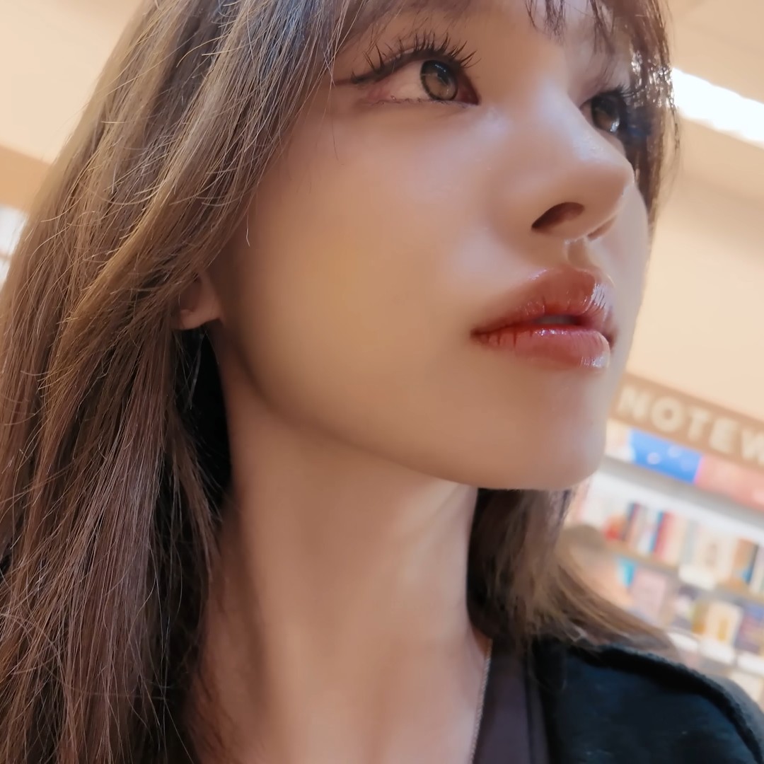 Chee_zeeeez's tweet photo. this close up shot of her😳😳 https://t.co/a2pi9KTXrC
