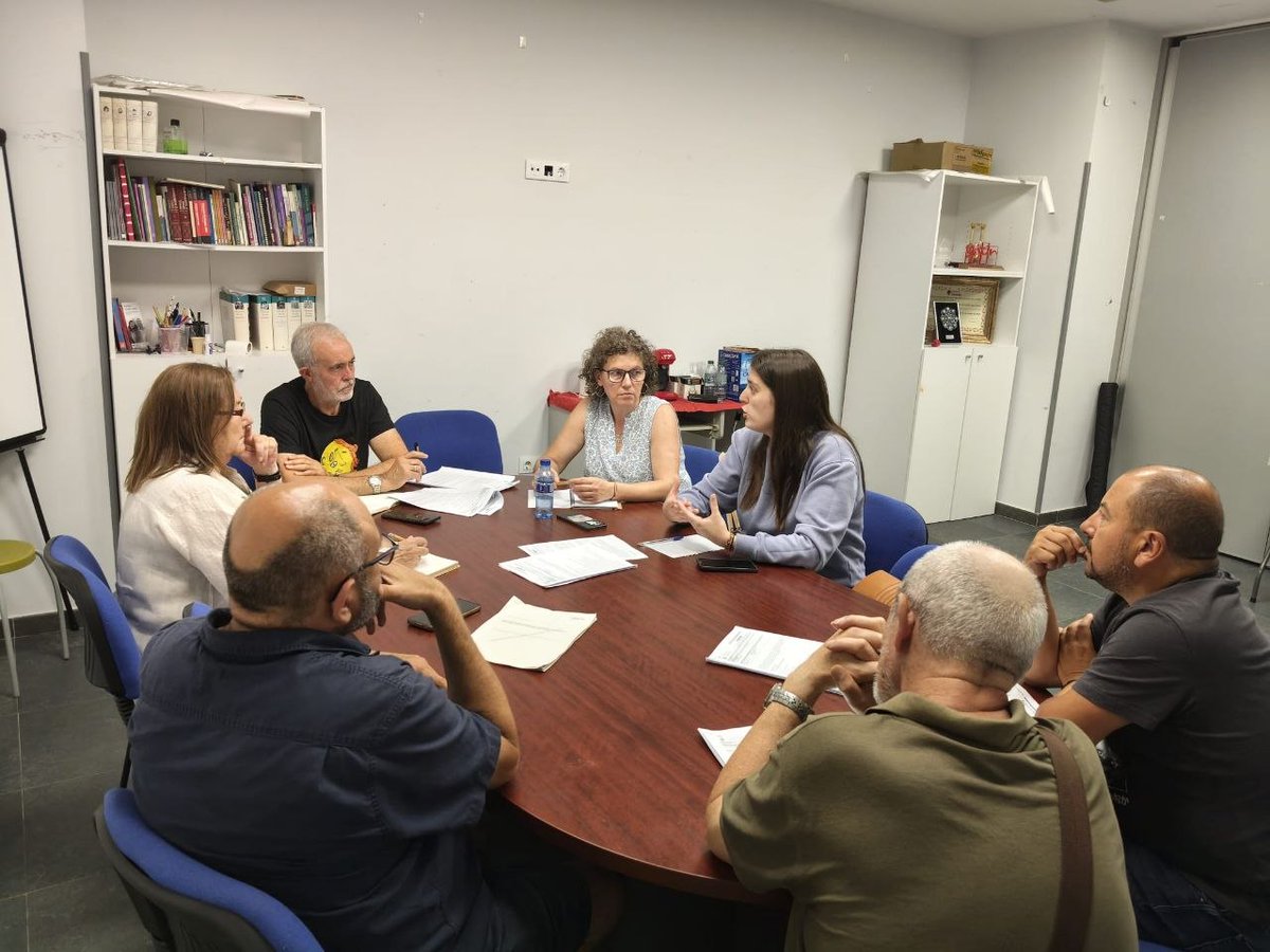 PodemosXixon's tweet photo. 📝 El pasado martes estuvimos reunidas con la Federación de Asociaciones Vecinales de Xixón. Entre otros asuntos, conversamos sobre el modelo de participación ciudadana, la necesidad de una nueva ordenanza de movilidad y la crisis de vivienda. https://t.co/FR77v6NHic