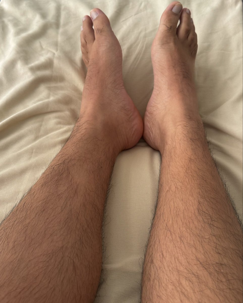 Anon987798's tweet photo. 😝 

#feet #foot #male #guy #boy #men https://t.co/InHyfOciWG