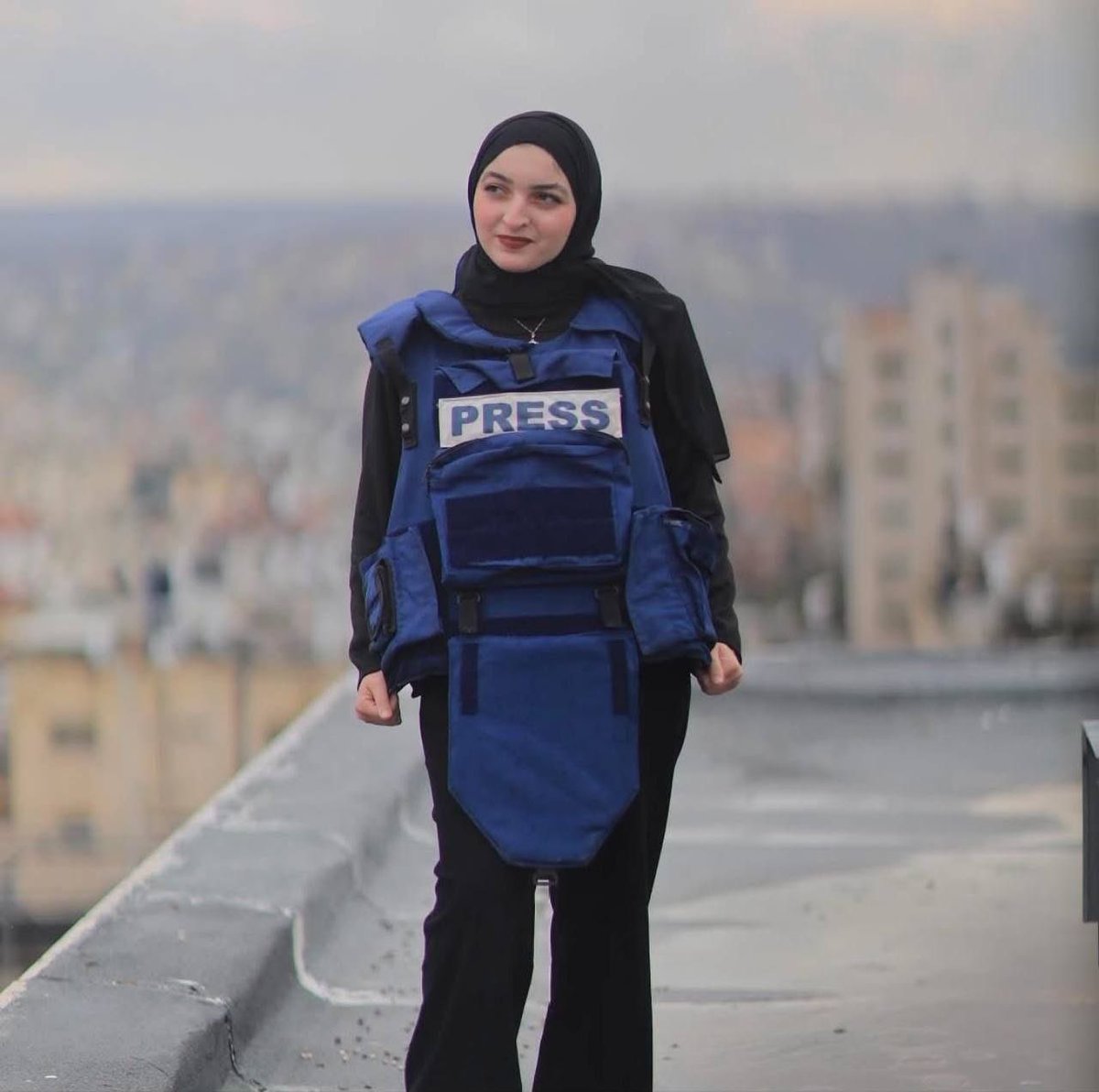 warfareanalysis's tweet photo. ⚡️West Bank sources:

Israeli settlers attacked journalist Hiba Kattana inside her vehicle near the Yitzhar settlement on the road between Nablus and Ramallah, stealing two mobile phones, her personal ID card, and her driver’s license. https://t.co/OzNP5EaF4x