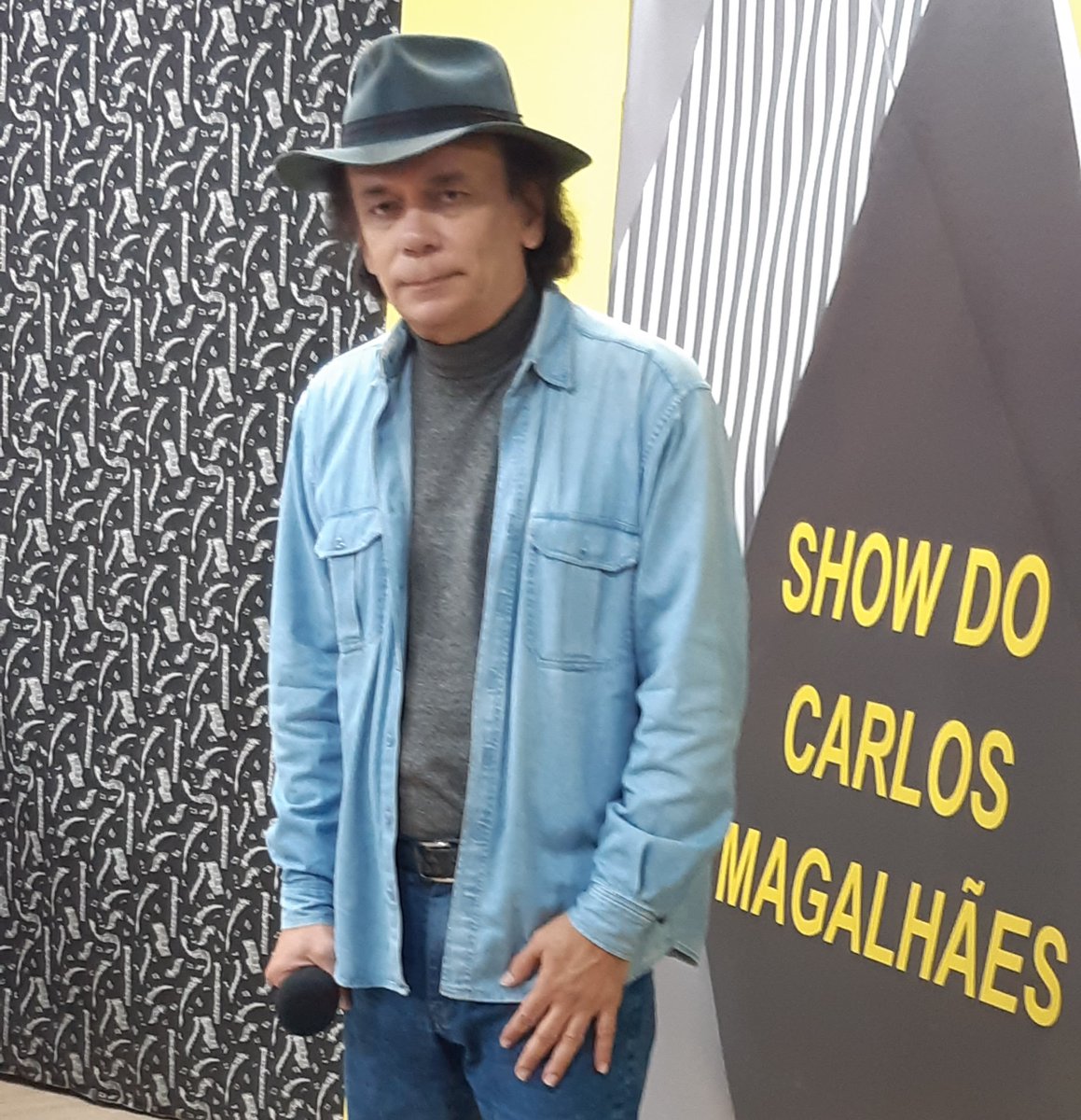 jadercantor's tweet photo. Entre os jogos da Copa e as confusões diárias do nosso Brasil vou por aqui fazendo o que faço há 48 anos: MÚSICA 📷 Não sei se faço bem feita mas vamos tentando e aprendendo um pouquinho mais a cada dia 📷📷
#cantor #compositor #singer #songwriter #cantante #jader #musica #music https://t.co/U834llk0DZ