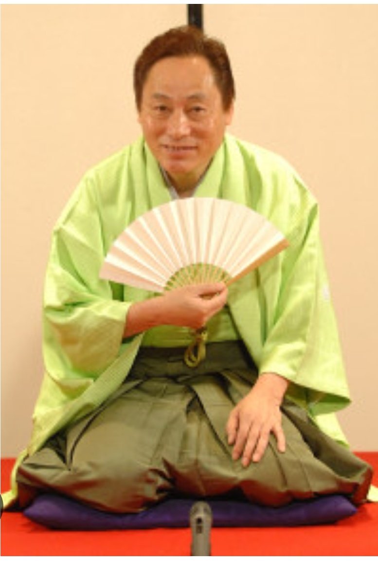 FurunagaS8836's tweet photo. #彼を知ってる人ほぼ50代　落語の興行でハワイに行き大勢の人の前で「リメンバーパールハーバー！」と言ってしまい観客に殺されそうになった人。 https://t.co/tNMOwMMcVT