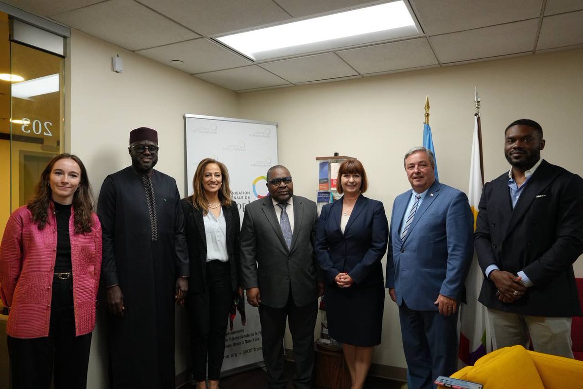 elmaalignjaay's tweet photo. À New York, j’ai pris part, aux côtés de Madame Amelia Lakrafi, Déléguée générale de l’Assemblée parlementaire de la Francophonie (APF), et des membres du Bureau de l’organisation, à une série de consultations et de séances de travail de haut niveau consacrées à la préparation de la candidature de l’APF au statut d’observateur auprès de l’Assemblée générale des Nations Unies.

Dans ce cadre, nous avons tenu plusieurs rencontres avec des partenaires institutionnels et diplomatiques, notamment l’Organisation internationale de la Francophonie (OIF), le PNUD ainsi que les représentations permanentes du Sénégal, du Qatar, de la France, du Canada, de l’Andorre, de la Côte d’Ivoire, du Royaume du Maroc, de l’Arabie saoudite et de la Guinée équatoriale auprès des Nations Unies.

Ces échanges ont permis de présenter les fondements et les ambitions de cette candidature, qui constituerait une avancée majeure pour la Francophonie parlementaire en renforçant sa visibilité, son influence et sa contribution aux grands enjeux de paix, de sécurité et de gouvernance mondiale.

Forte de ses 95 sections membres réparties sur les cinq continents, l’APF entend porter davantage la voix des peuples francophones au sein des instances internationales et contribuer activement à la promotion de la paix, de la securité, du dialogue, de la démocratie, du développement durable et du multilatéralisme.

#senegal #APF #ansen