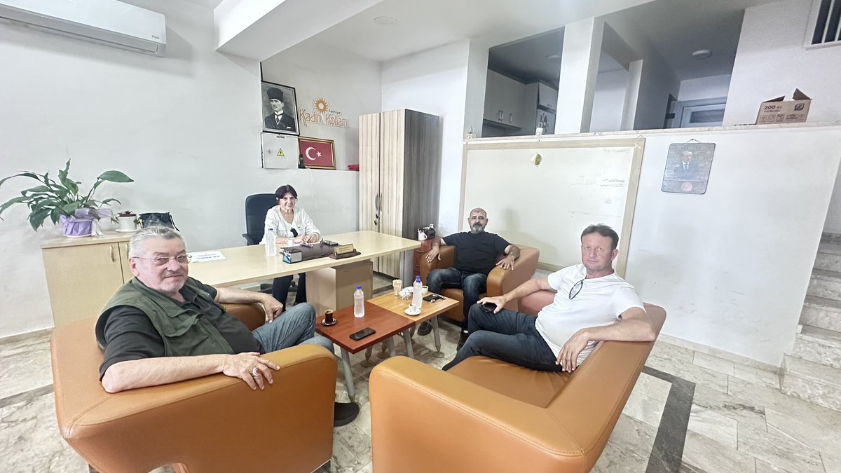 Celalgoger's tweet photo. Kıymetli Hemşehrilerimize hizmet etmek için nöbetçiyiz.

Ak Parti Fethiye İlçe Teşkilatımızı ziyarete gelen 
Yakacık Mahalemizde 6 dönem Muhtarlık yapmış Kıymetli Muhtarımız Bayram Karataş bey ile gündeme dair istişarelerde bulunduk,
Akabinde, 
Ak Parti Muğla İl başkan yardımcımız 
Sn Ahmet  Sakıcı
ziyaretimize geldi.
Nazik ziyaretleri için kendilerine teşekkür ediyoruz.
 
@RTErdogan 
@Akparti 
@abuyukgumus 
@eyupkadirinan
