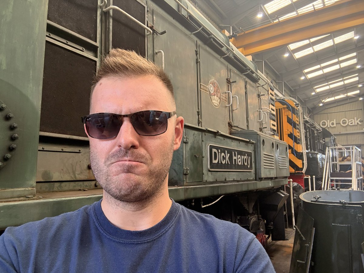OliverStre92313's tweet photo. Diesels you say 🤭 #Diesels https://t.co/PcPO3zx7ix