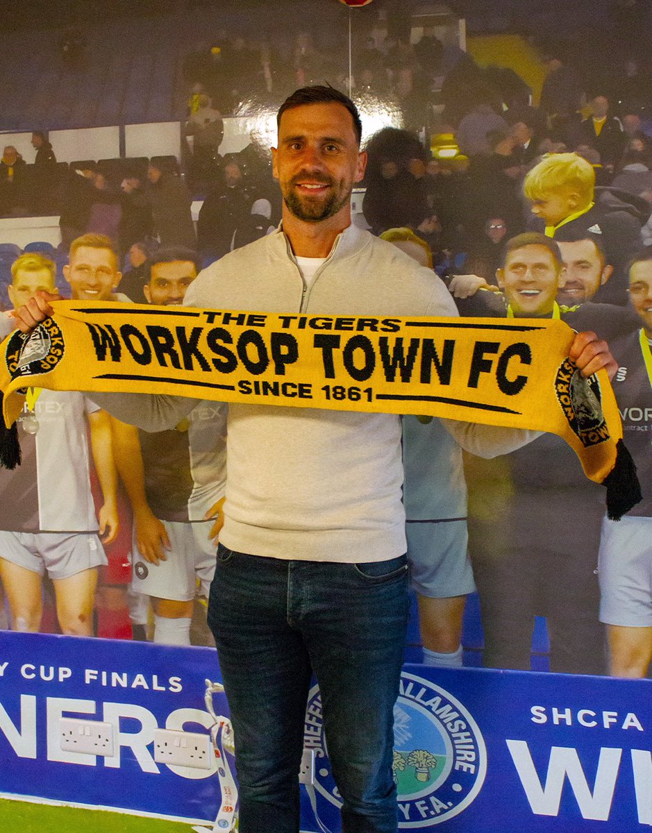 worksoptownfc's tweet photo. 𝗕𝗢𝗬𝗖𝗘 𝗜𝗦 𝗔 𝗧𝗜𝗚𝗘𝗥! 💛

✍️ We are excited to announce the signing of experienced centre-back Andrew Boyce on a permanent deal!

📝 More here: https://t.co/mGnt4Vo6xV

#UTT🐯| 📸: Zac Constantine https://t.co/htX2xVyc6j