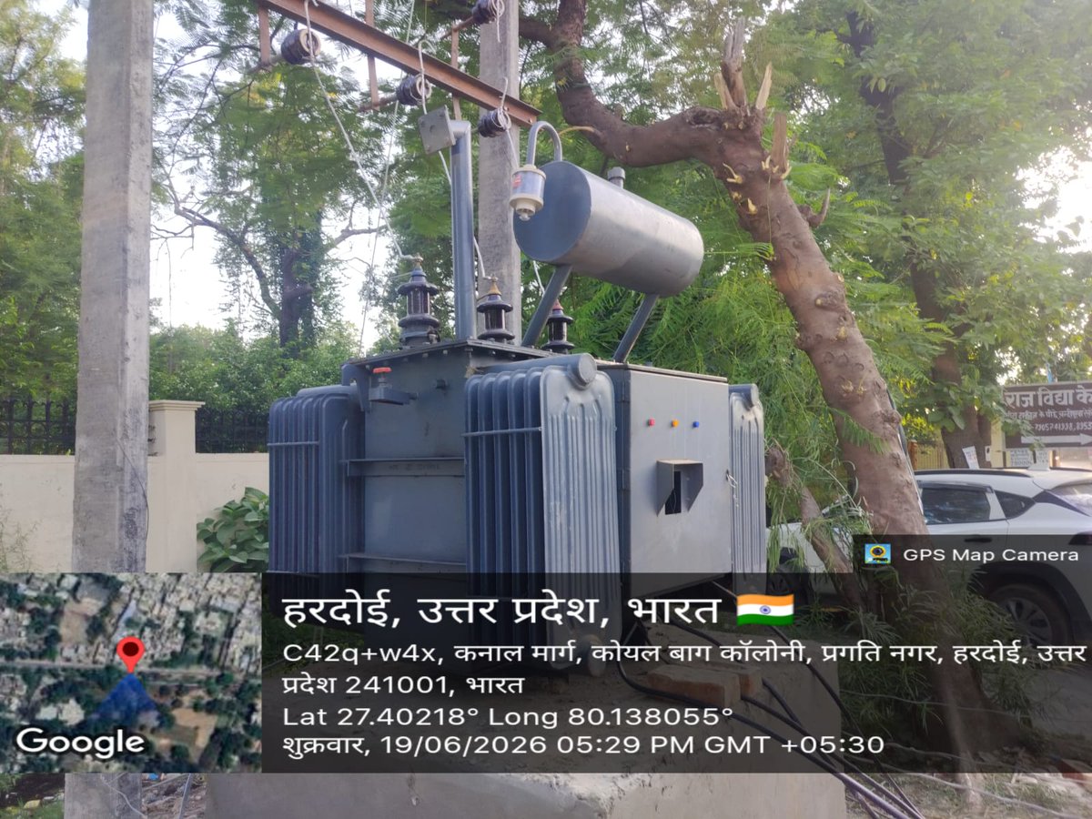 edd_hardoi's tweet photo. विद्युत वितरण खण्ड हरदोई  में BP 26-27 योजना के अंतर्गत ओवरलोडेड 100 KVA ट्रांसफार्मर की क्षमता बढ़ाकर 250 KVA ट्रांसफार्मर कर दिया गया है, जिससे कैनाल रोड के सभी उपभोक्ताओं को सुचारू रूप से बेहतर विद्युत आपूर्ति मिल सके।@mvvnlhardoi @MVVNLHQ @SitapurZone @UPPCLLKO @mduppcl https://t.co/KdurWQxboU