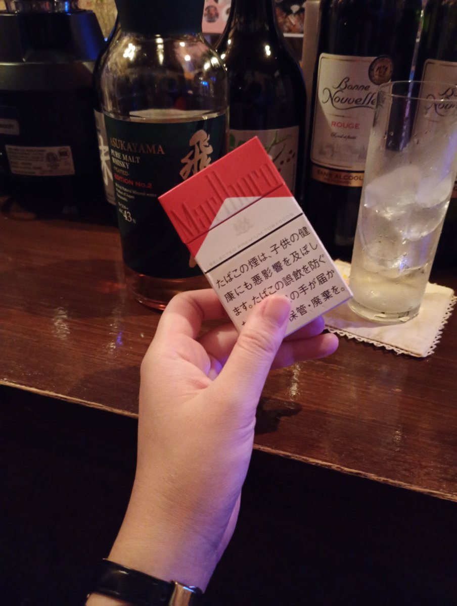 irkrnk_p's tweet photo. 仕事でむしゃくしゃして適当なバーに殴り込んだら、だいがくきょういん目指す健気なﾚﾂﾞと親戚みたいな専攻ｺﾞﾘｺﾞﾘやってるはくしﾚﾂﾞを観測して、中々アカデミックなやりとりをしたのです。
これは2件目で大昔どこかのﾚﾂﾞが忘れていったシケシケイキリタバコの残骸をいただいたものです https://t.co/0EHjokKqVP