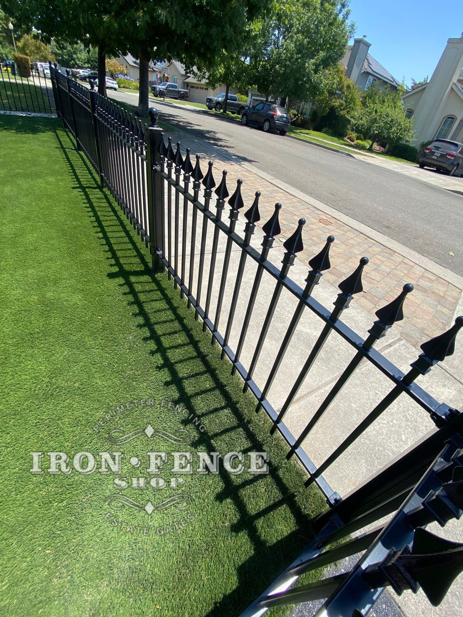 IronFenceShop's tweet photo. A great fence shouldn't distract from your home’s architecture, it should complement it. Our flat-top aluminum profiles provide a sleek, minimalist frame for modern properties, defining your boundaries without blocking your landscaping. https://t.co/EIKUZbQ1Iv