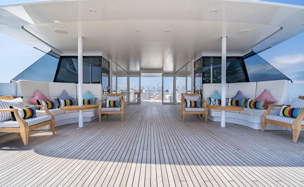 TheJetDesk's tweet photo. 🛥️ 60m Custom Masterpiece
Pristine, 1-owner superyacht built for global luxury!
✨ 12 Guests | 6 Cabins
✨ Sun deck Jacuzzi, Gym &amp; Sauna
✨ 4,500nm range
💰 $39,900,000
DM for the private brochure! 📩
#Superyacht #YachtForSale #YachtLife https://t.co/ccb4ouLHxp