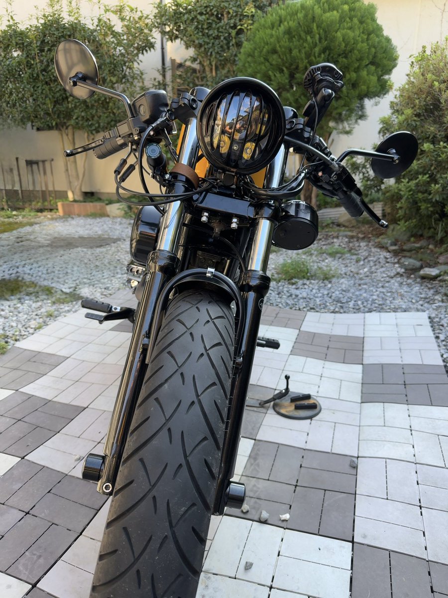 francepan_man's tweet photo. まだまともに調整もしてないので乗り心地も糞もないですが。

どちらが似合うかしら？ https://t.co/eaoo23rJnp