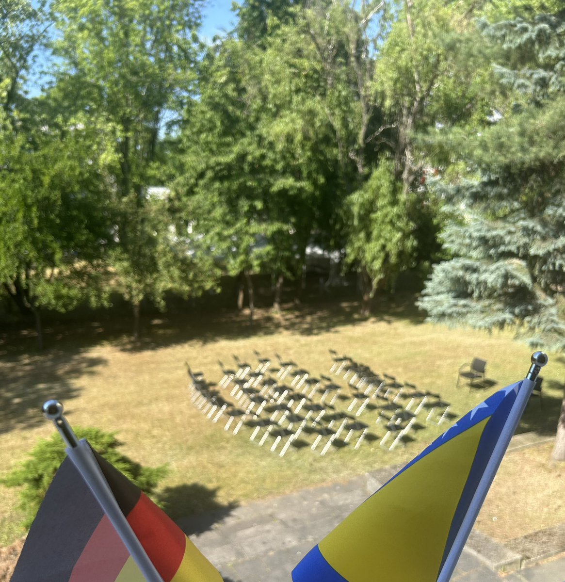 BiHAmbBerlin's tweet photo. Sve je spremno za još jednu književnu večer u Ambasadi BiH, Berlin. 

Čestitke Vernesa Berbo na ovom uspjehu i cijeli tim Ambasade na fantastičnoj organizaciji.

🇧🇦🤝🇩🇪 https://t.co/iJVa1ze5o7