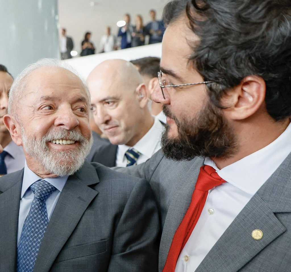tuliogadelha's tweet photo. Ele fez de novo! Hoje, o presidente Lula sancionou a Lei 15.437/2026, que estabelece em R$ 5.130,63 o piso salarial nacional dos professores da educação básica pública, com reajuste acima da inflação e novas regras de transparência.
Não existe país forte sem professores valorizados!