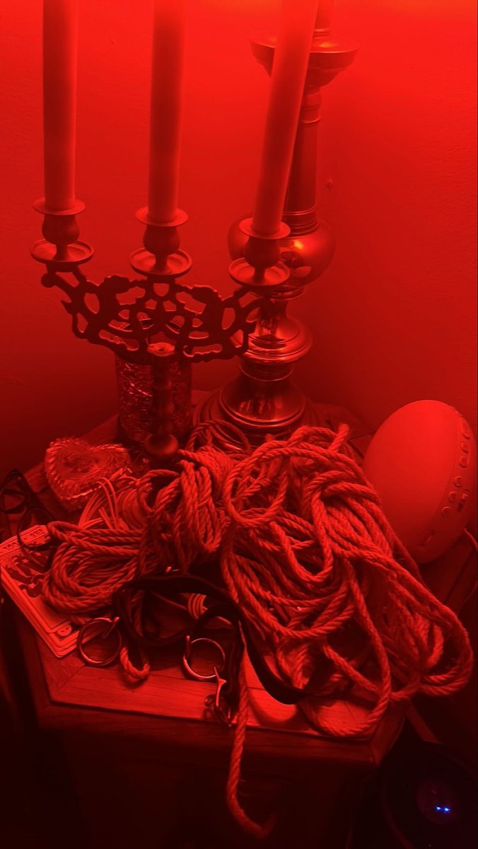meat_christ's tweet photo. imagine hating me n im just tying myself up in my room,,, https://t.co/d2bd19AMus