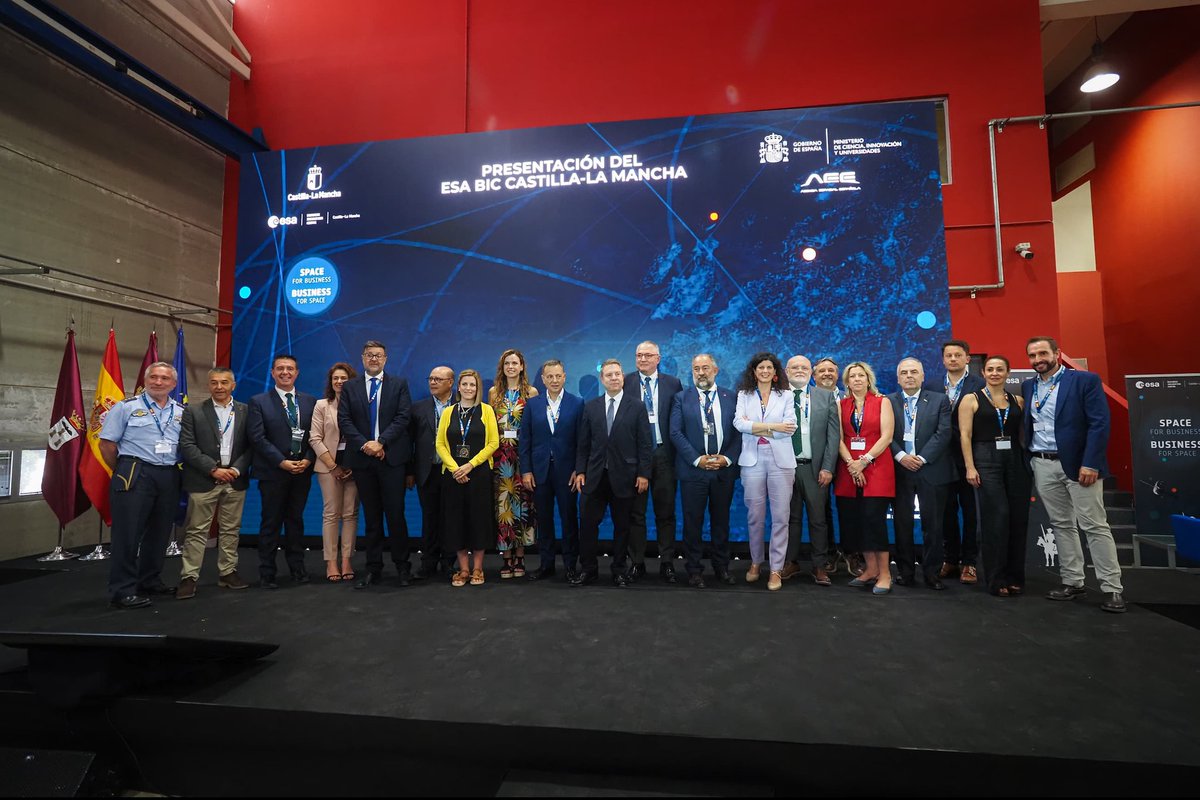 dipualba's tweet photo. Presentación del #ESABIC CLM en @PCTCLM.

🛰️12 startups en 5 años
💡Talento e innovación
📈Empleo
🌍Conexión a red @esa

@santicenizate:"Vemos decisiones políticas que consolidan un ecosistema de innovación en torno al sector aeroespacial en la provincia”

https://t.co/NcvaOMr5zf https://t.co/PaaZBaCkDp