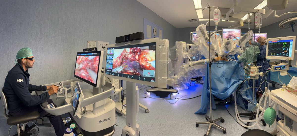 UROINTEC's tweet photo. Hoy hemos retransmitido en directo desde @HHSanRoque una nueva Masterclass de Cirugía Robótica a través de #TouchSurgery de @Medtronic. El Prof. @AlbertoBreda1 y el Dr. @juarez_del_Dago abordaron una prostatectomía radical de alta complejidad.
#Urointec #Canarias #RoboticSurgery https://t.co/4LShh2ekZf