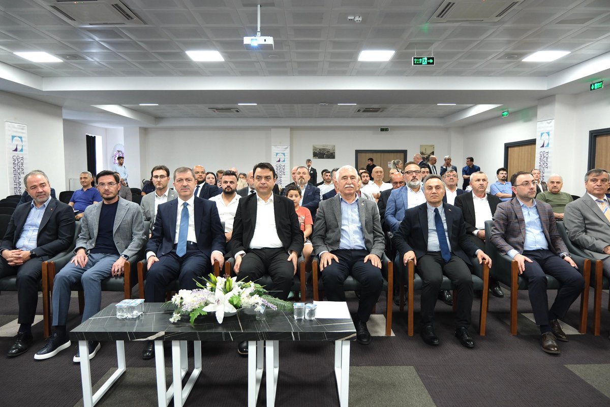 profdrfatihylmz's tweet photo. Tokat’ın Lezzeti, Kültürü ve Turizm Vizyonu İçin Ortak Adım

Tokat Gastronomi Strateji Kılavuzu Bilgilendirme Programı ve Turizm Gönüllüleri Sertifika Töreni’nde; şehrimizin gastronomi mirasını, turizm potansiyelini ve gelecek vizyonunu hep birlikte değerlendirdik.

Tokat; kebabından yaprağına, yöresel ürünlerinden kadim kültürüne kadar yalnızca lezzetleriyle değil, tarihi, emeği ve insanıyla da Anadolu’nun en özel şehirlerinden biridir.

Tokat Gaziosmanpaşa Üniversitesi olarak; gastronomi, turizm, eğitim, araştırma ve nitelikli insan kaynağı yetiştirme noktasında şehrimize katkı sunmaya hazırız. Bu büyük potansiyelin; kamu kurumlarımız, belediyelerimiz, sivil toplum kuruluşlarımız, sektör temsilcilerimiz ve gönüllülerimizin ortak gayretiyle daha da güçleneceğine inanıyorum.

Nisan ayında başlayan ve uygulamalı eğitimlerle tamamlanan program sonunda sertifika almaya hak kazanan 23 turizm gönüllümüzü gönülden tebrik ediyorum.

Başta Tokat Turizm Tanıtma Derneği Başkanımız Sayın Kadir Özbilgin olmak üzere emeği geçen tüm paydaşlarımıza, akademisyenlerimize, eğitmenlerimize ve katkı sunan herkese teşekkür ediyorum.

Tokat’ımızın lezzetini, kültürünü ve hikâyesini hep birlikte daha güçlü anlatacağız.