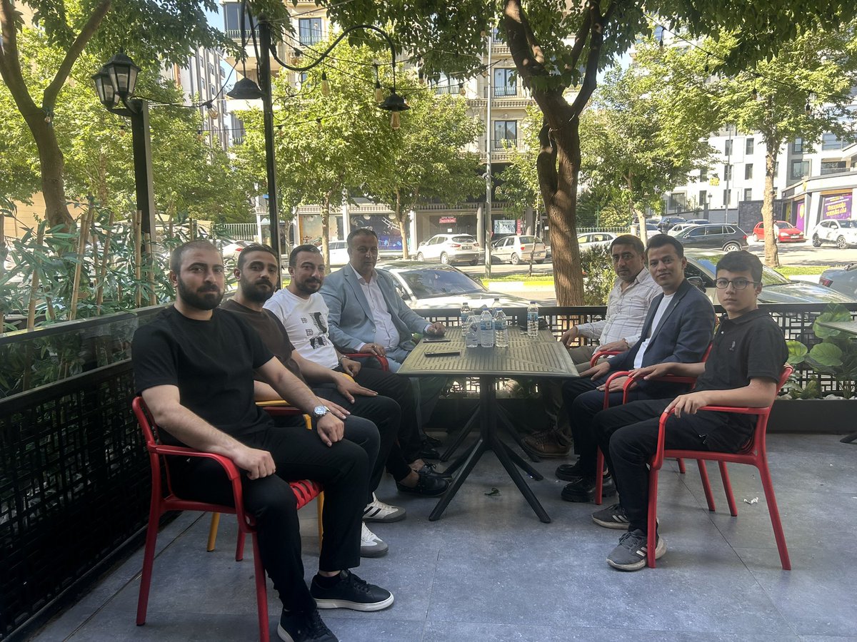 MDOGANSALAR_TR's tweet photo. Ak Gençlik Haliliye olarak, Ak Parti Büyükşehir ve Hilvan Belediyesi Meclis Üyemizin katılımlarıyla genç esnaf kardeşlerimizden Abdullah Engül’ü ziyaret ederek, hayırlı kazançlar diledik. 

Birebir temasla genç esnaflarımızın nabzını tutuyor, onların heyecanını ve gayretini paylaşmayı sürdürüyoruz.

@RTErdogan @avyusufibis @osmannazlier  @bybekirbozdag @ibrahimeyyupogl 
@milhamigunbegi @ferdisenel25 @furkankucukk_ @mbagmanci63 @fatmaocak0663 @izolsabri89 @AKGenclikGM @akgenchaliliyee 

#akgençlik #akparti #gençlikkolları #akgençlikşanlıurfa #receptayyiperdoğan #lider #gençlik
#şanlıurfa #durmakyokyoladevam
