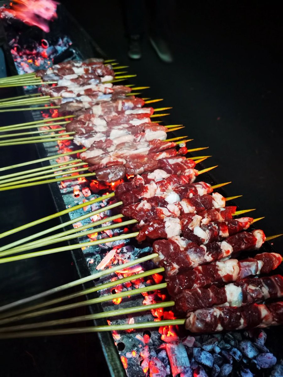 Liza3462's tweet photo. Craving late-night vibes Hot skewers grilled fresh by the street—smoky, spicy, pure happiness on a stick! https://t.co/GF6bU8CqPV