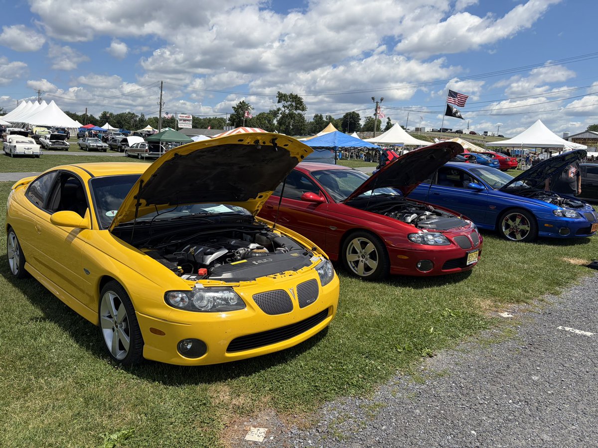 silvrgoat06's tweet photo. My brothers and sister’s 🙏❤️ #GTO #Holden #GMNationals #Carlisle #CarShows https://t.co/Era7VPYb3x