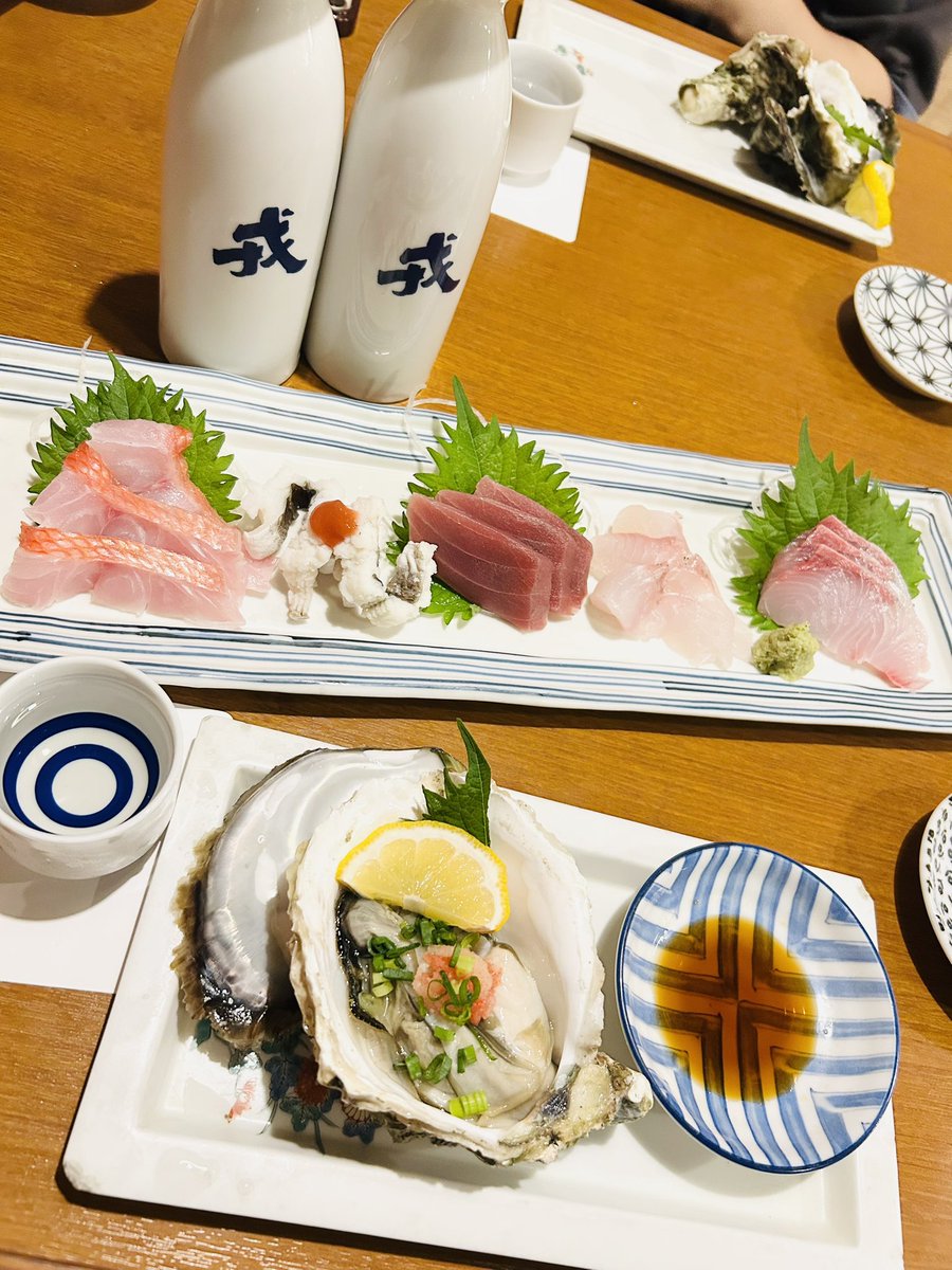 cold_pilaf20's tweet photo. 間違えて熱燗用意しちゃったからってサービスで大徳利いただいた、うれぴ https://t.co/ybcsQ6Ue4m