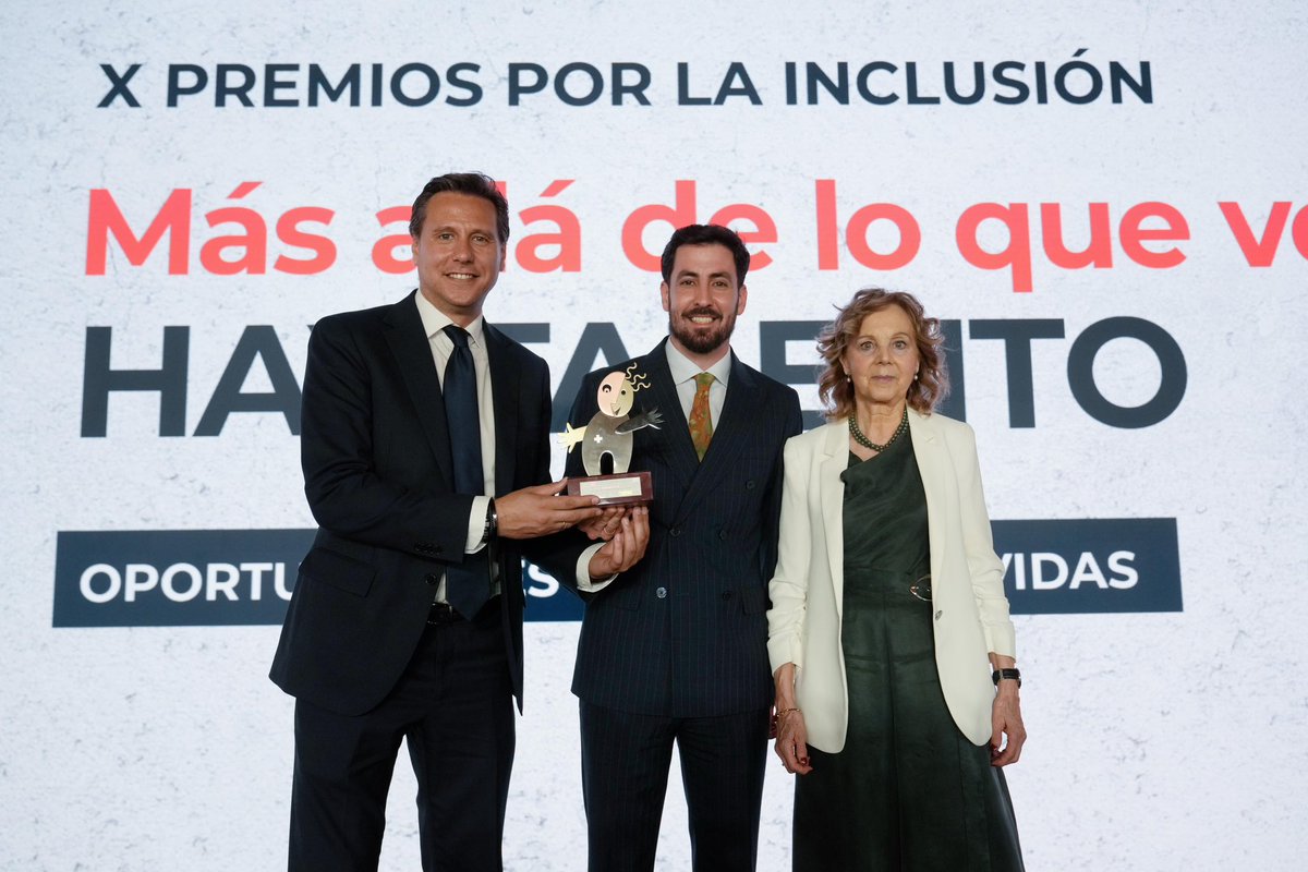 UCAMMurcia's tweet photo. 🏆 El @UCAMMurcia ha sido galardonado en los 𝗫 𝗣𝗿𝗲𝗺𝗶𝗼𝘀 𝗽𝗼𝗿 𝗹𝗮 𝗜𝗻𝗰𝗹𝘂𝘀𝗶ó𝗻 de @CruzRojaEsp.

🫱🏻‍🫲🏼 ¡Gracias, amigos! https://t.co/KHxZ5JLVta