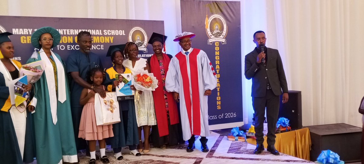 IGISABOTELEVIS1's tweet photo. Nyuma y'uko ibibondo byo muri Mary1000 International School bahawe Impamyabumenyi zibinjiza mu mashuri abanza, abayasoje nabo bahawe izibinjiza mu mashuri yisumbuye hanakatwa Umutsima w'Ibyishimo Ubusabane burakomeza @CyprienRwabigwi @ArchKigali @REBRwanda @Rwanda_Edu https://t.co/s0Hop8xbdQ