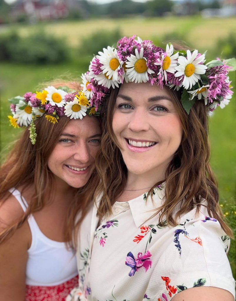 skonnbink_sofia's tweet photo. Önskar alla vänner och bekanta en riktigt fin Midsommar 🌸💜 https://t.co/5qF5Plcvli