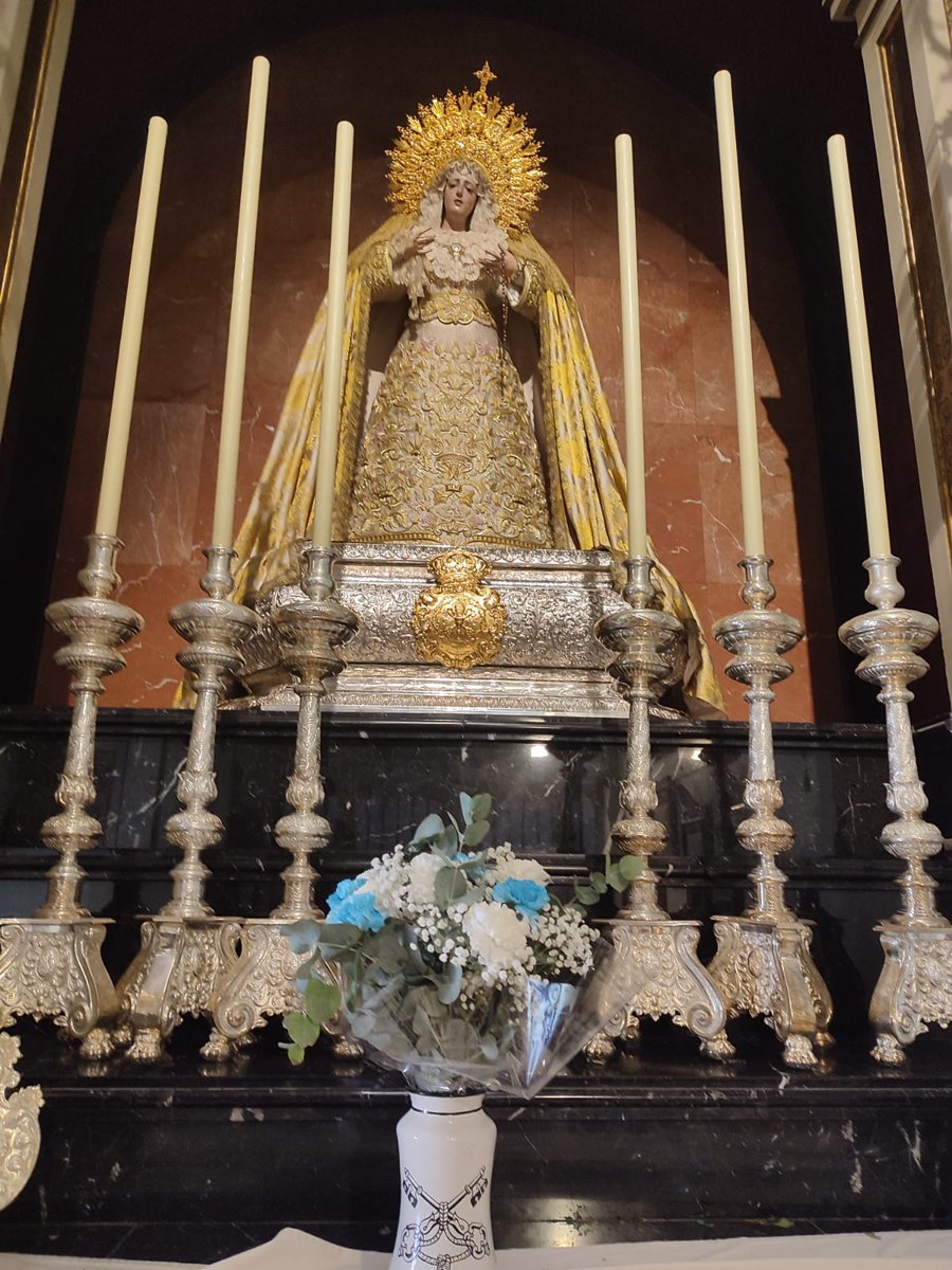 ExpiracionMlg's tweet photo. El Málaga Club de Fútbol, @MalagaCF, ha realizado esta mañana una ofrenda floral a María Santísima de los Dolores.

Les deseamos el triunfo en sus próximos proyectos, especialmente en el día de mañana. https://t.co/BdCHfl1aSg