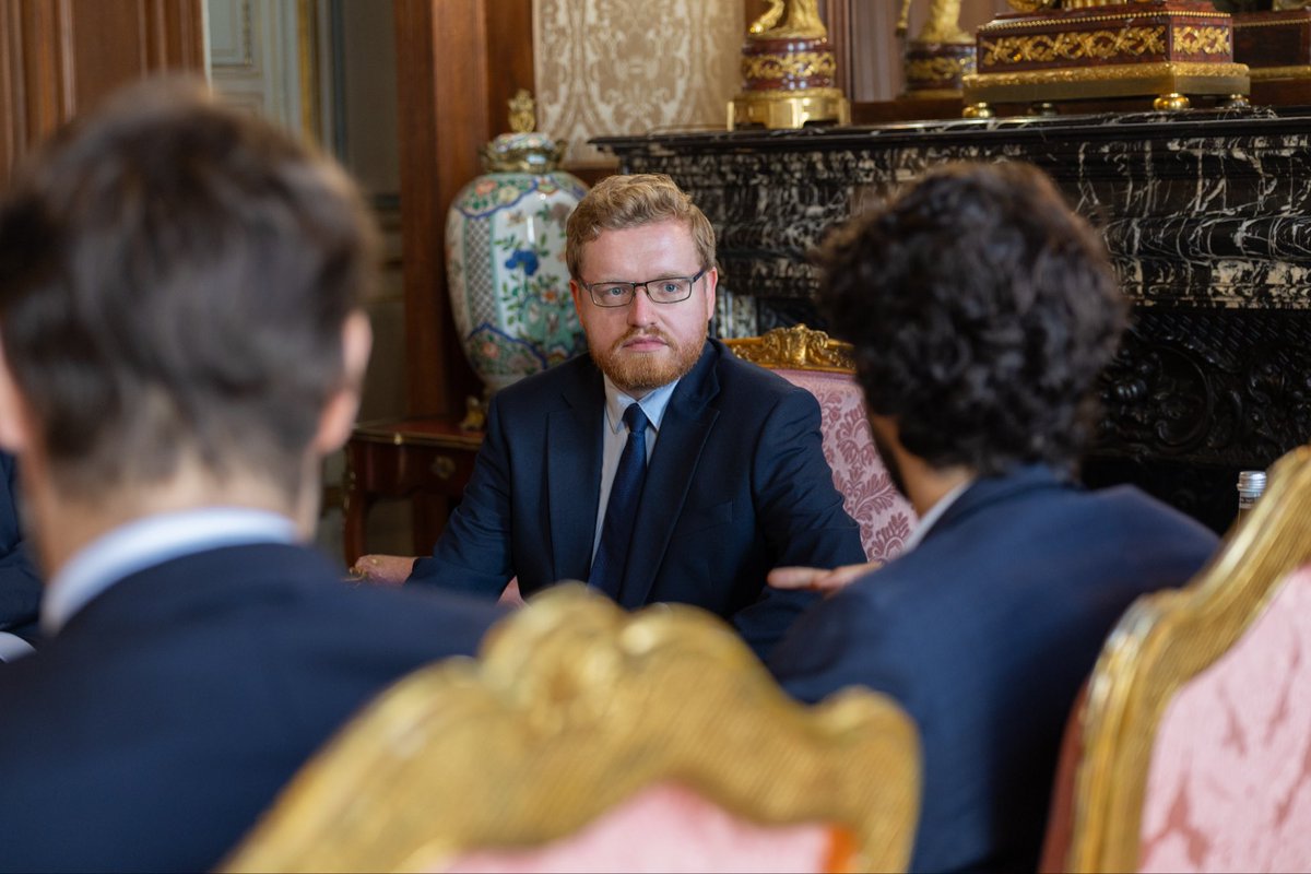 DStanderski's tweet photo. Potwierdzam, pracujemy nad polsko-francuskim modelem AI. Dziękuję za dobre spotkanie @MistralAI. Robimy z @NASK_pl! 🦾

Nazwę dopracujemy. 

https://t.co/G2r9Nz4bKU https://t.co/G52Z3AhUpl
