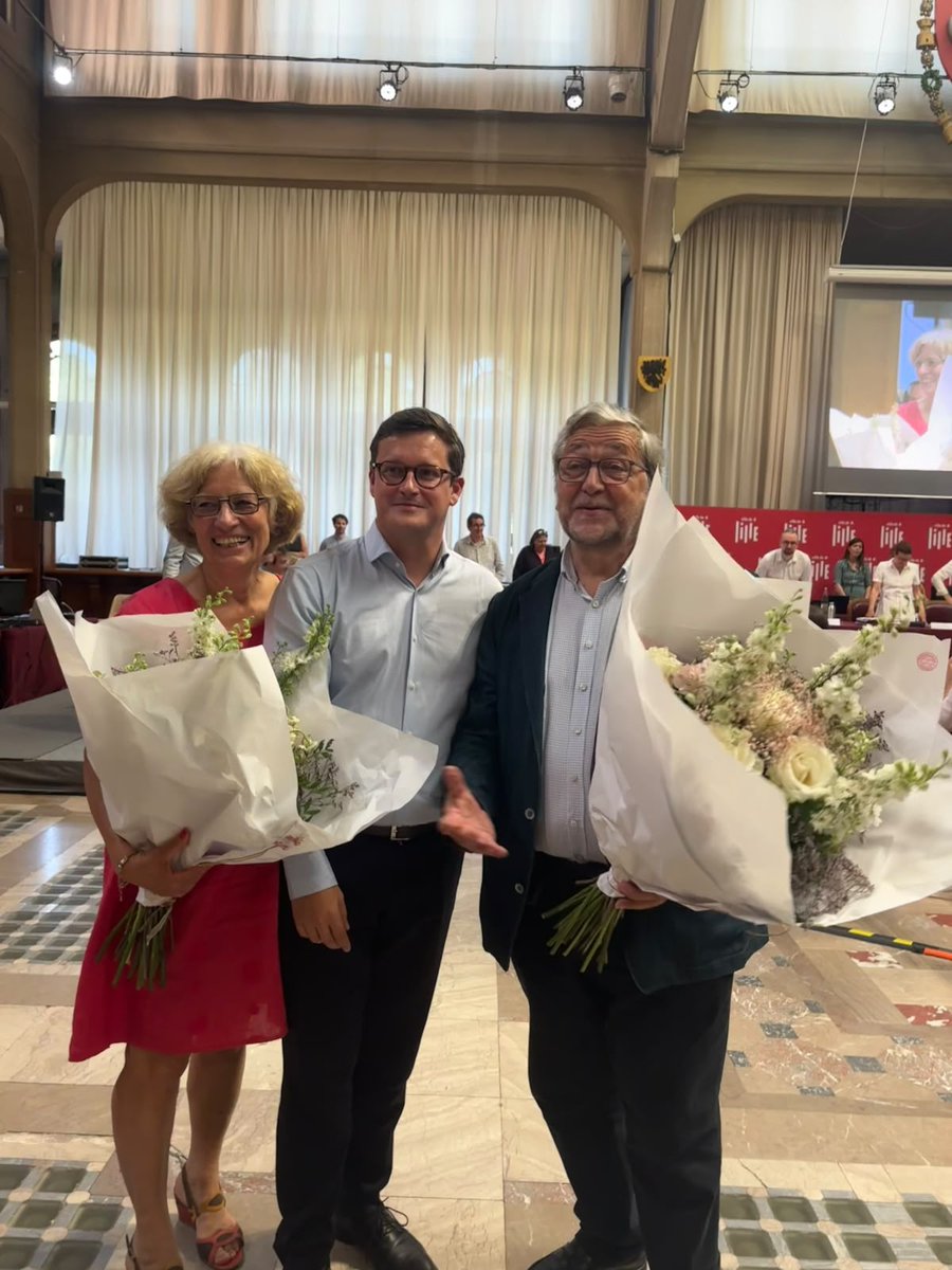 Lille_en_commun's tweet photo. 👏 Le #CMLille a voté l’attribution du titre d’Adjoint au Maire honoraire à Marie-Christine Staniec-Wavrant et Jacques Richir. Une reconnaissance méritée pour 37 années d’engagement et six mandats au service des Lilloises et des Lillois, a salué @Ardeslandes. https://t.co/jxGvKrPCJ9
