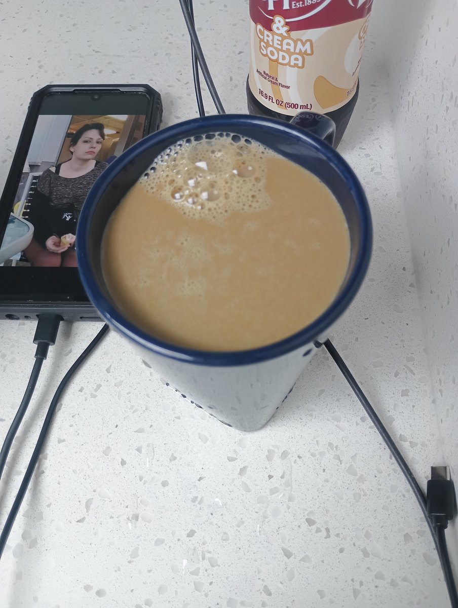 HungVampBrian's tweet photo. #LauraJackson #Delight #DelightIcedCoffeeVanilla #Splenda #SplendaSweetner #DarkBlueMug #LoopStraw #BlueLoopStraw https://t.co/EERvF98wyJ