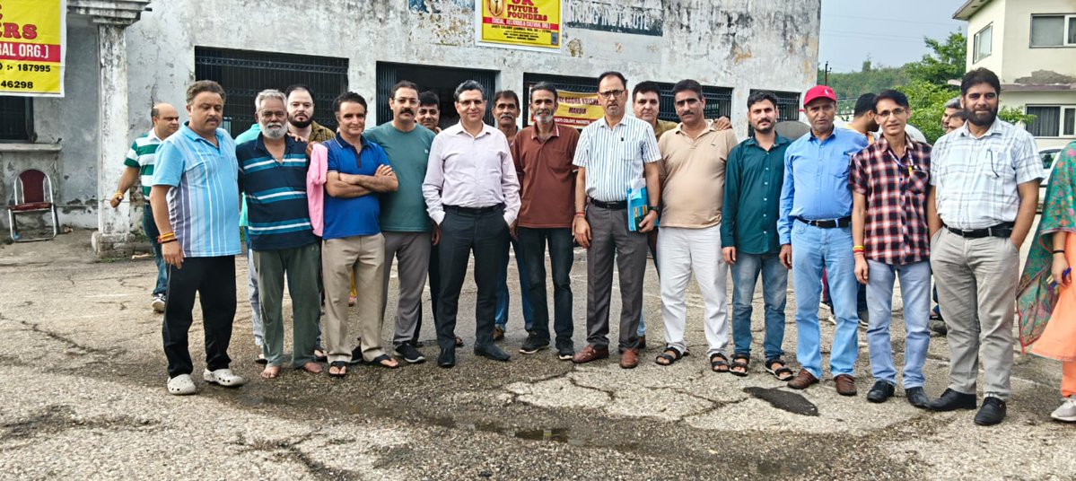 JKRRCM's tweet photo. On the eve of the Annual Kheer Bhawani Yatra, Relief Commissioner (Migrants), Dr. Arvind Karwani, accompanied by the officers &amp; officials of the Relief Organisation, visited the Nagrota Toll Post to oversee the final preparations for the flagging-off ceremony.
@diprjk https://t.co/DioELcsAcj