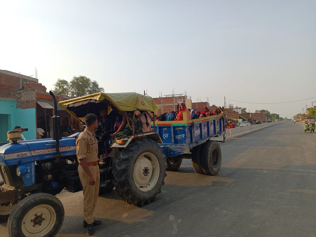 bstvlive's tweet photo. कौशाम्बी
➡️ओवरलोड वाहनों के खिलाफ पुलिस का  अभियान
➡️जिले के सभी थानों में चलाया गया चेकिंग अभियान
➡️बालू व ईंट-पत्थर लदे 7 ओवरलोड ट्रैक्टर-ट्रॉली सीज
@kaushambipolice @deo__kaushambi https://t.co/cOS0vfddwj