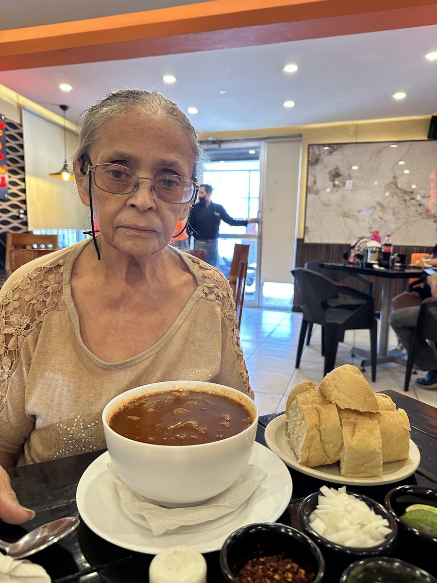 roralroral77's tweet photo. Y me traje a la jefa (mi mama) y a la nana de mi hijo al Restaurante Las Sabrosas acá por el Boulevard y 1ro de Mayo en #Madero se los recomiendo. https://t.co/fCKnqxGNRo