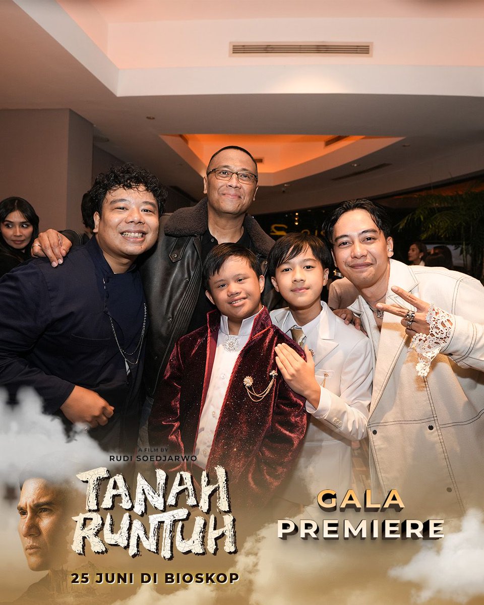 d_dsaga's tweet photo. Rumah bukan hanya tempat, tapi tentang siapa yang ada di dalamnya. 🏠❤️
Jangan lewatkan kisah penuh haru dan harapan ini. Serentak di bioskop seluruh Indonesia, 25 Juni 2026
#tanahruntuh
#trbrotherhood
#brotherhood https://t.co/G8H9cvMdrw