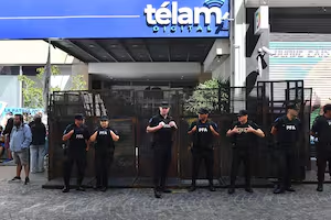 TRDKE's tweet photo. En Argentina lo que sobran son los streamers, los Carajo; Olga; Neura; Luzu, etc.... lo que falta es TÉLAM... gestión Milei. https://t.co/CwL1rxaqML