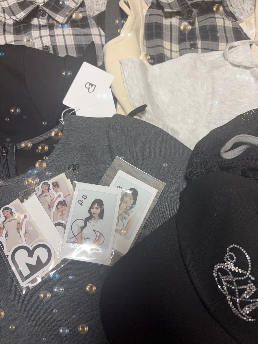 suui_suui's tweet photo. るなちゃんお洋服届いたよ꒰ ᐡᴗ͈ ·̫ ᴗ͈ ꒱ ♡
ほんとに全部かわいい、チェキも大事にする🙂‍↕️
@gyuutantorounix @lunamelie_x9 https://t.co/6yArejUfsm