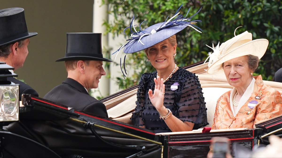The Royal Family tweet media