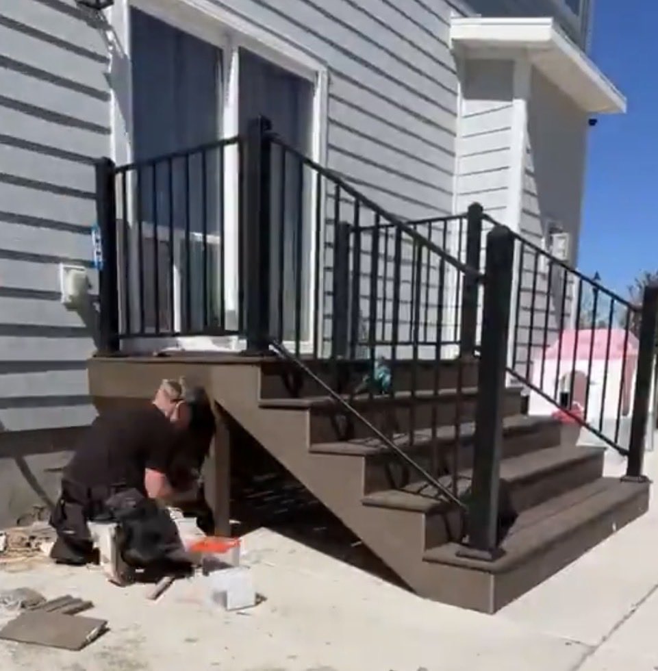 jhayflanagan's tweet photo. @washghost1 "a 5 thousand dollar deck"

- yt dude hustlin rich people https://t.co/l8jMvohZVa