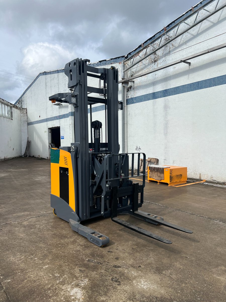 EKKOlifts's tweet photo. Reach higher and work smarter with the EKKO EK18RR Reach Truck. 4,000 lb capacity, lift heights up to 335", side-shift, free lift, and narrow aisle maneuverability make it a powerhouse for warehouse productivity. #EKKO #MaterialHandling
info@ekkolifts.com
+1 877-232-6517 https://t.co/BSyrJ1Yb3a