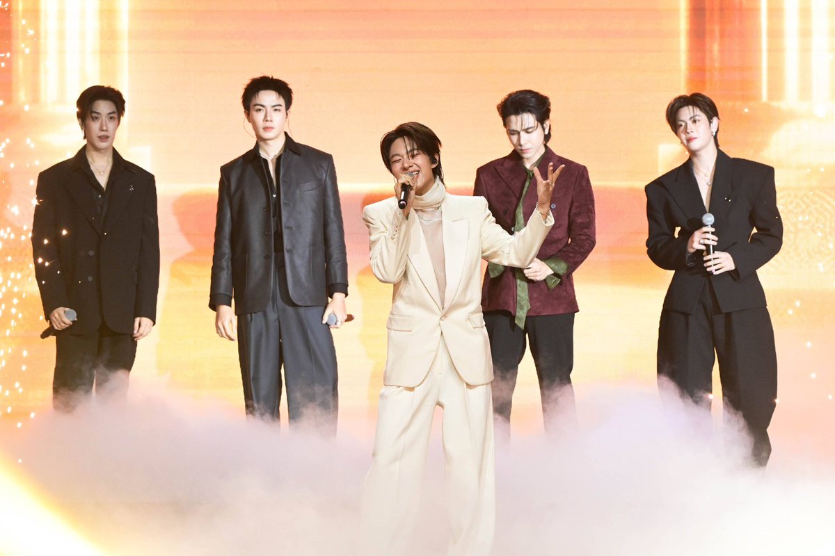 DomundiTV's tweet photo. DMD LINE UP 2026 “𝗧𝗛𝗘 𝗥𝗜𝗦𝗘 𝗖𝗢𝗡𝗧𝗜𝗡𝗨𝗘𝗦” 🌅💛

ประมวลภาพบรรยากาศภายในงาน ✨️

DMD THE RISE CONTINUES 
#DMDLINEUP2026 https://t.co/UQWaeWe4Is