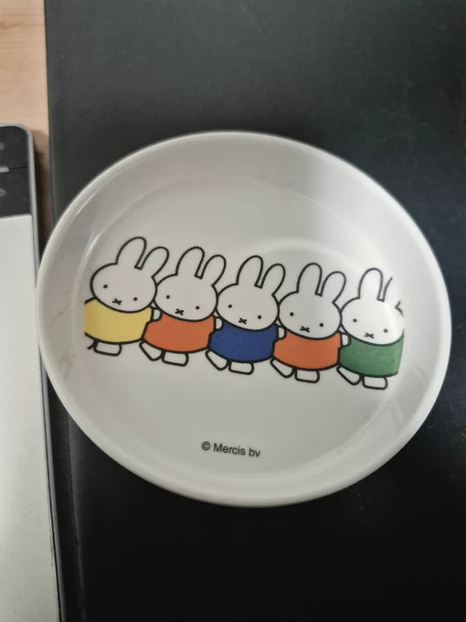 お皿の絵がくぴぽさんっぽいと思ったので