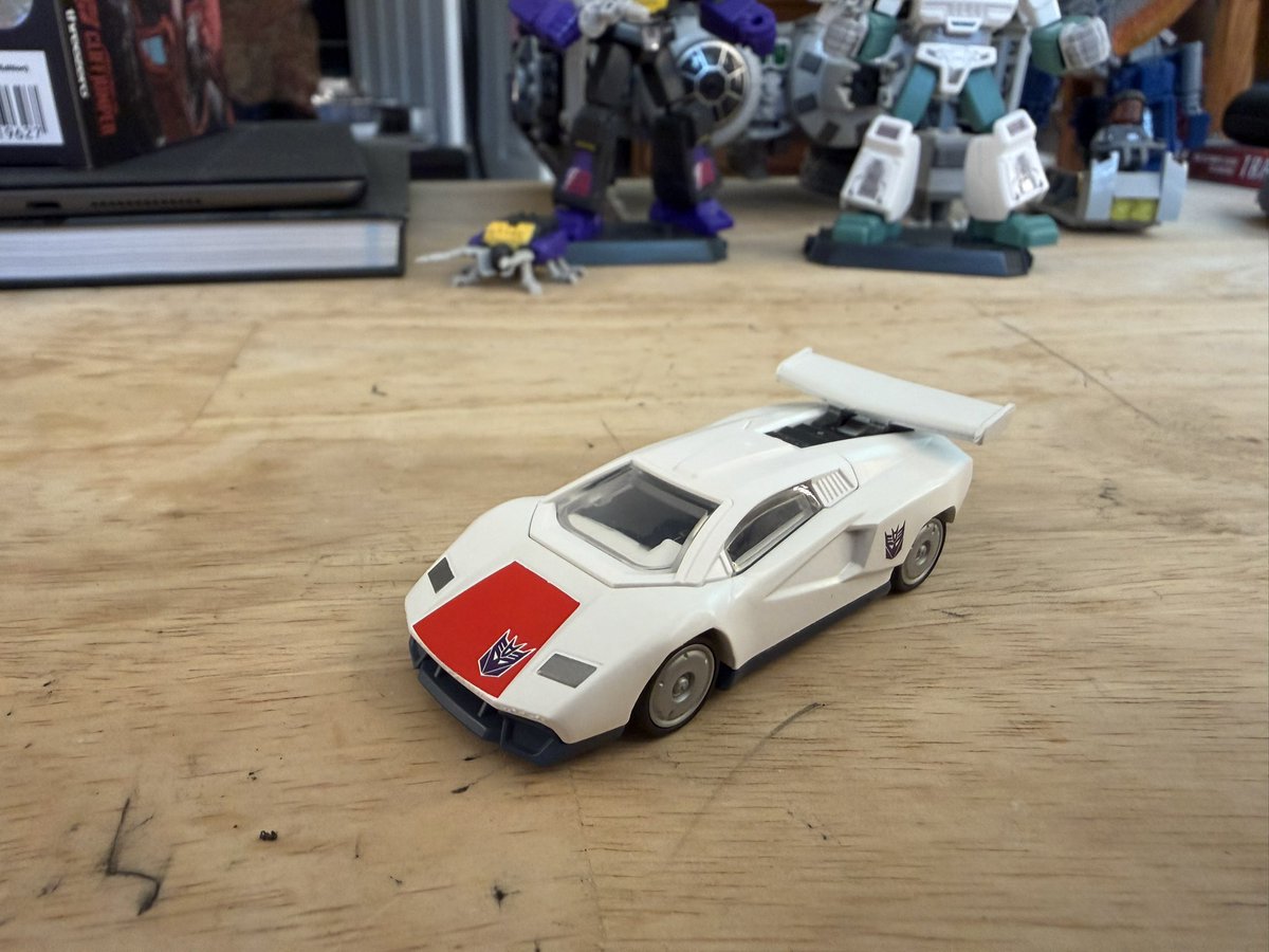 jetfireprime760's tweet photo. I may have a new obsession lol
These #transformers @BlokeesUS wheels are just so much fun to put together. I even managed to pull the shiny Roadbuster!

Really looking forward to getting lots more characters.
Hopefully more flying/jet characters like the seekers! https://t.co/ddOCz3Tw7p