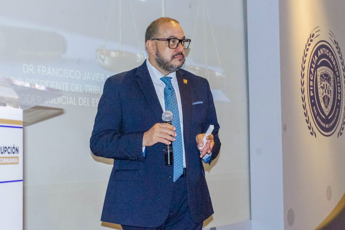 jesusvalenciano's tweet photo. Delicias fue la sede regional del Foro Anticorrupción, un espacio de capacitación organizado junto al fiscal anticorrupción del Estado, Abelardo Valenzuela Holguín, y dirigido a servidores públicos de toda la región centro-sur para fortalecer la transparencia y la rendición de cuentas.

En nuestro gobierno tenemos claro que el combate a la corrupción no es solo un papel firmado; se traduce en un beneficio real para nuestra gente. Cuando hay certeza y trámites ágiles, generamos la confianza que los inversionistas necesitan para traer más industrias, plazas comerciales y desarrollos de vivienda a Delicias. Eso significa más derrama económica y, sobre todo, nuevos empleos para ti y tu familia.

Gracias a la Fiscalía Anticorrupción del Estado de Chihuahua por este gran esfuerzo preventivo. ¡Rindiendo cuentas claras y trabajando con total legalidad, seguimos construyendo un Delicias competitivo, fuerte y transparente! 👊✨

#Delicias #SigamosConstruyendo