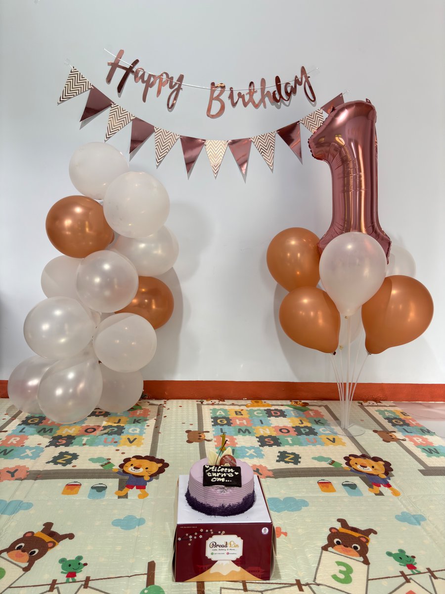 septianiw_1237's tweet photo. Aileen is turning one 🎂🥳💗🌻 https://t.co/nS22EKDvs2